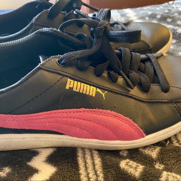 pink puma tennis shoes